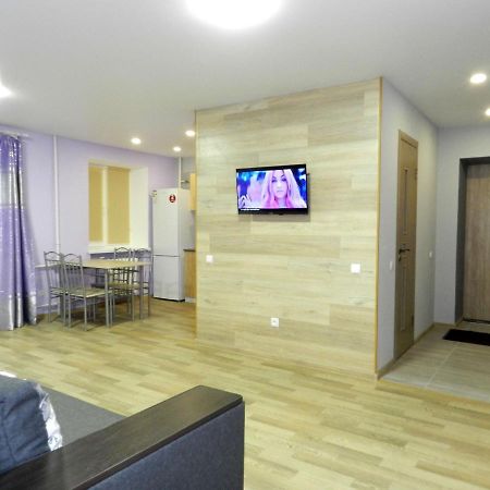 3-Room Apartment Near Inturist On Sobornyi Avenue 156, By Grandhome Zaporizhia Exterior photo