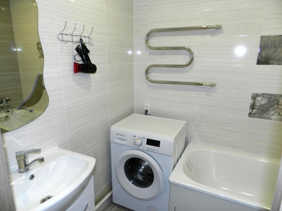 3-Room Apartment Near Inturist On Sobornyi Avenue 156, By Grandhome Zaporizhia Exterior photo