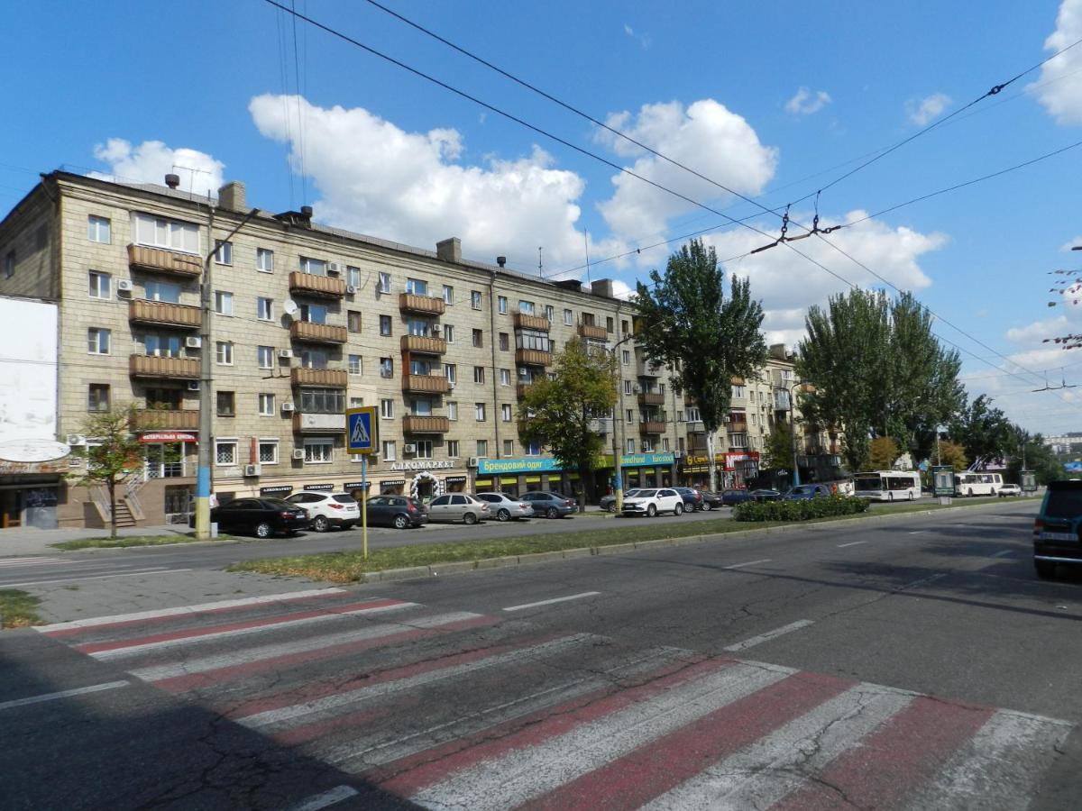 3-Room Apartment Near Inturist On Sobornyi Avenue 156, By Grandhome Zaporizhia Exterior photo